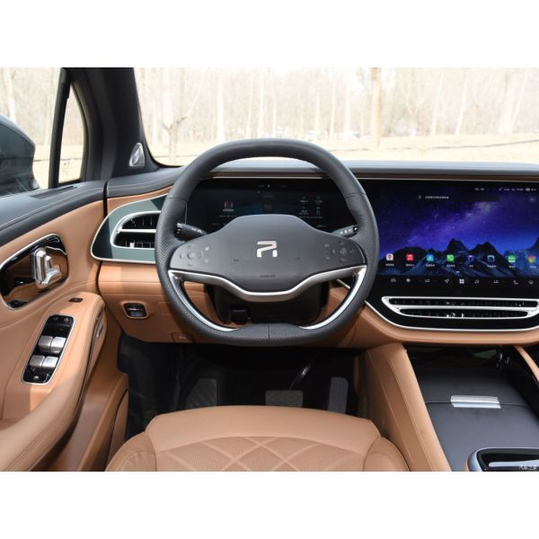 200 Km/H Top Speed Electric Car EV Long-Range Screen Master for Rising Auto R7 2023
