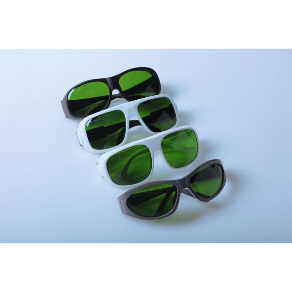 densité optique élevée en verre de sécurité des lasers de fibre de 1320nm 1470nm