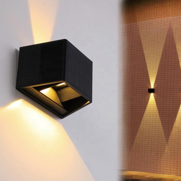 Crepúsculo a alvorecer luz solar fixada na parede de 3.7V 1300mAh para cima e para baixo a lâmpada exterior