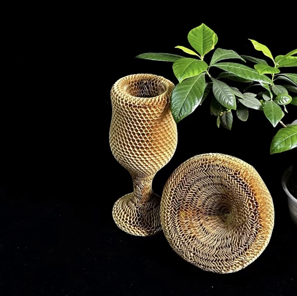 Natural Kraft Honeycomb Sleeve for Irregular Glass – Expandable Protector for Vases & Sculptures