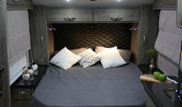 Hardtop Camping Trailers For Sale With Lockable Bar Monolithic Vents Integrated Bathroom Power Supply