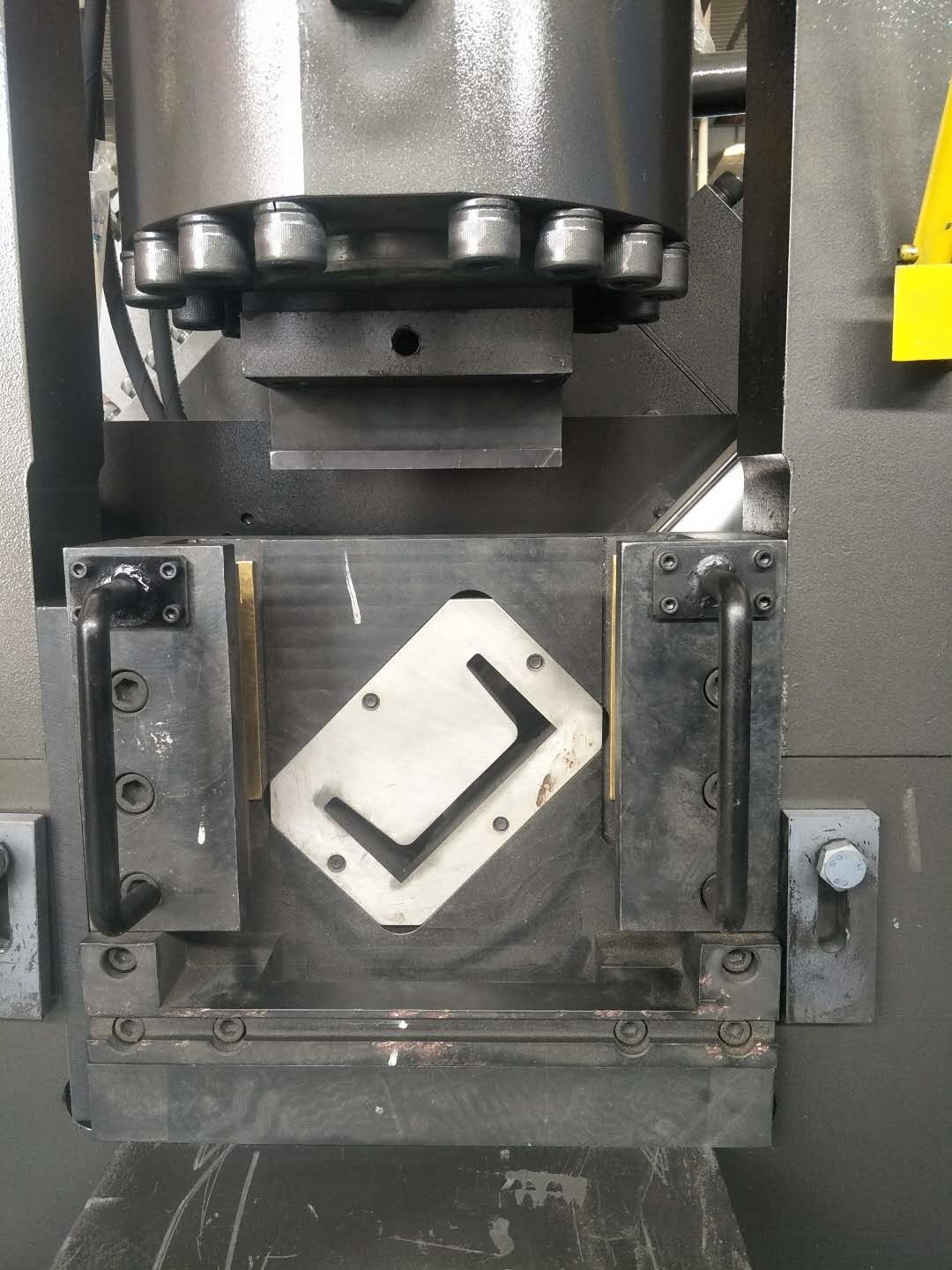 Прочная линия машина угла CNC, пробивая вырезывание угла с временем длинной жизни