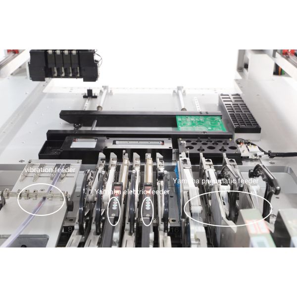 High Accuracy Economic Pick and Place Robot Charmhigh CHM-550 SMT Assembly