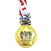 2Médaille de service à la famille.