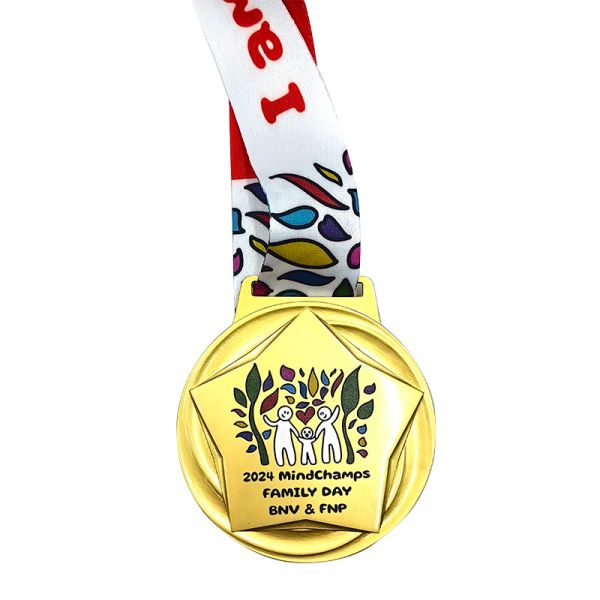 275-дюймовая медаль за семейные услуги.