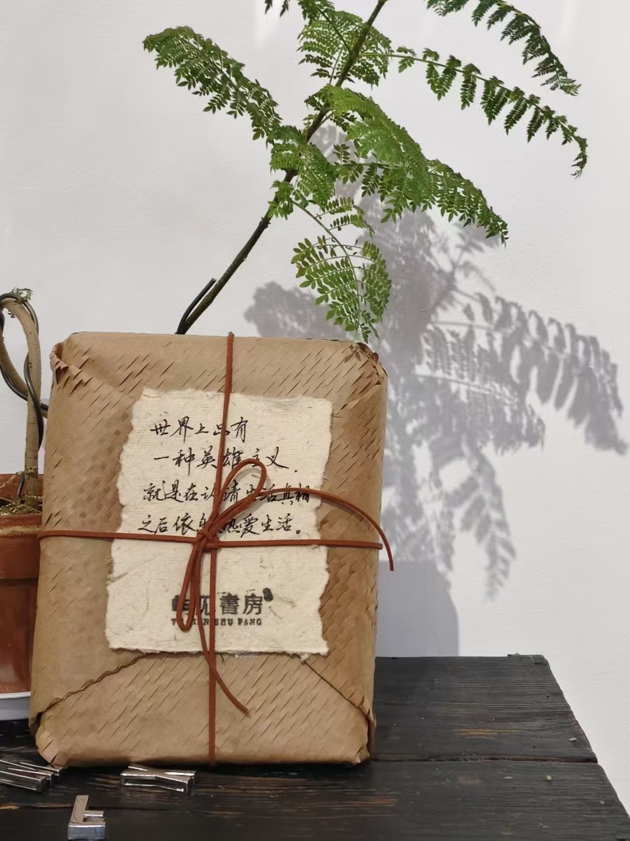 Brown Honeycomb Paper Sleeve – Natural Kraft Book Protector for Shipping & Gift Packaging