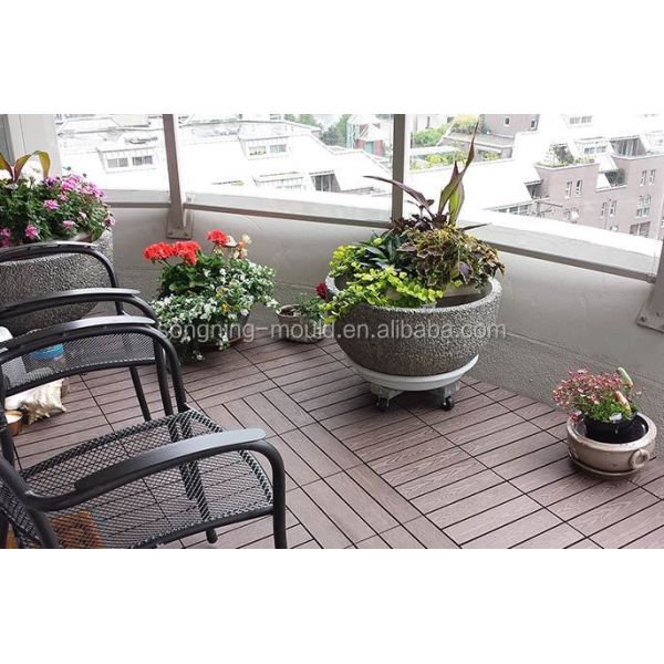 300mm*300mm Square Bathroom Deck Tile Made of Wood and Plastic Composite Material