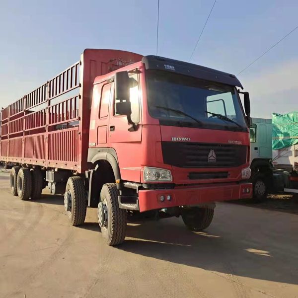 Buen rendimiento HOWO 8X4 camión de carga con 6m dimensiones de la caja de carga