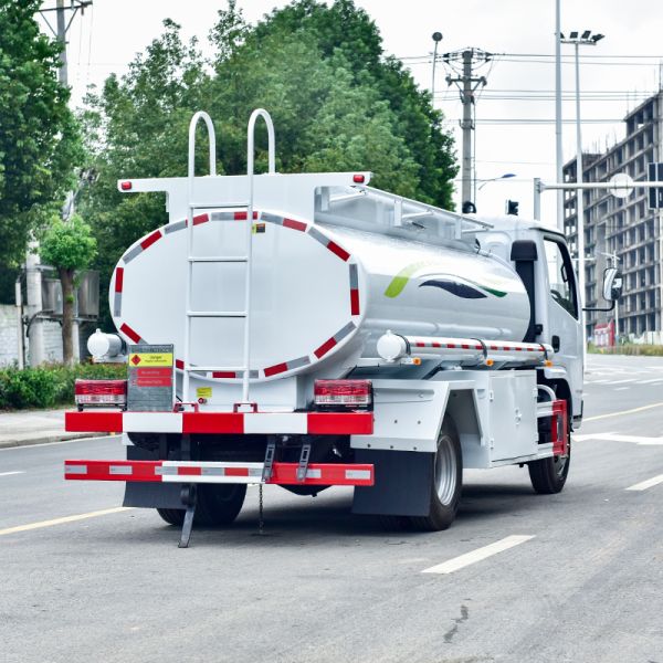Custom 6000 Liters Carbon Steel Fuel Oil Tanker Truck Mini High Horsepower Transport