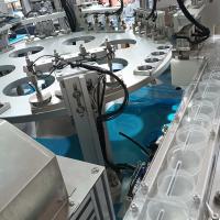 La máquina automática de ensamblaje de vasos de orina, compatible con los ascensores de alimentación y conectable a las máquinas de moldeo por inyección, mejora la eficiencia del ensamblaje de productos y reduce los requisitos de mano de obra.