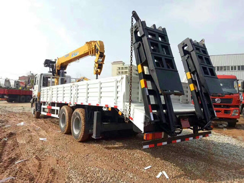 SINOTRUCK 25ton 11.87*2.55*3.95m Maximum Lifting Load (kg)10000 Crane Weight (kg) 5600 Truck-mounted Cran Truck