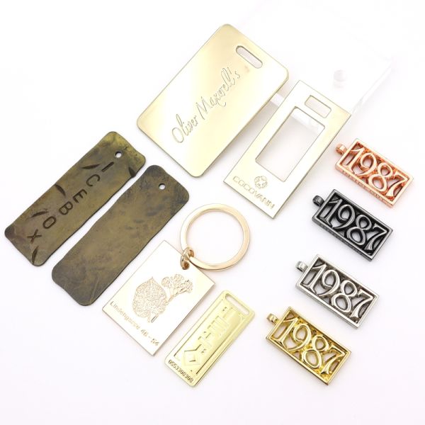 Custom shield shape metal hanging emblem zinc alloy made bag metal logo tag
