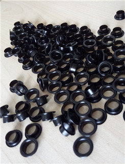 Machine automatique de pistolage pour le rivet, les oeillets et tout autre matériel