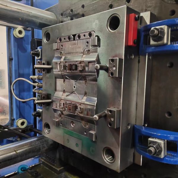 Guaranteed Quality plastic injection mold parts Made by 2 Cavities S136 Steel Customized OEM Mould