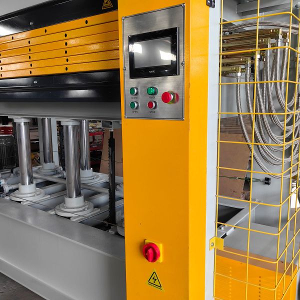 Easy to Operate 5layer Plywood MDF Wood Hot Press Machine For Door Making Woodworking