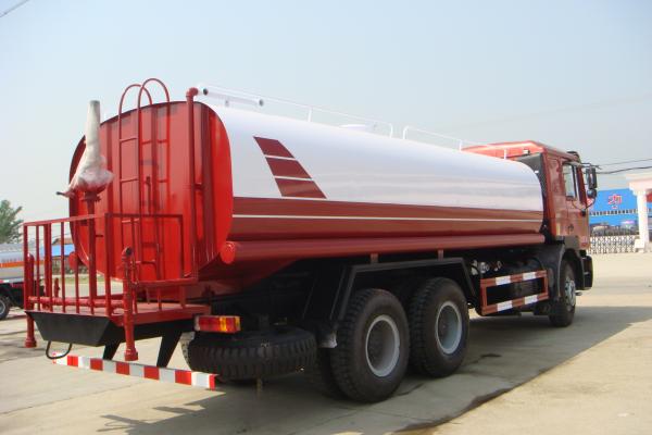 Sinotruk ISO CCC Liquid Tanker Truck , Water Truck Tanks Green Water Carrying 15 - 25CBM