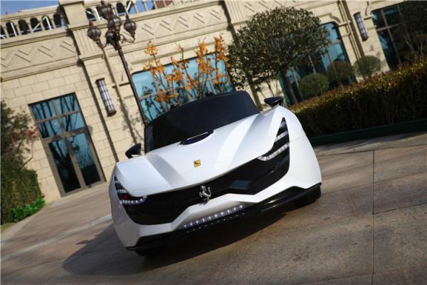 Type de plastique PP Dernière voiture électrique pour enfants de 12 volts à deux portes