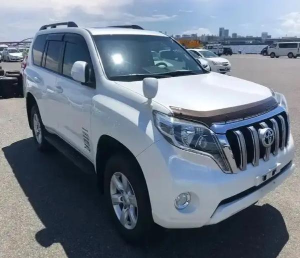 Toyota Land Cruiser Prado Automóveis Usados Caminhão Direito / Direita Automático Automóveis Usados