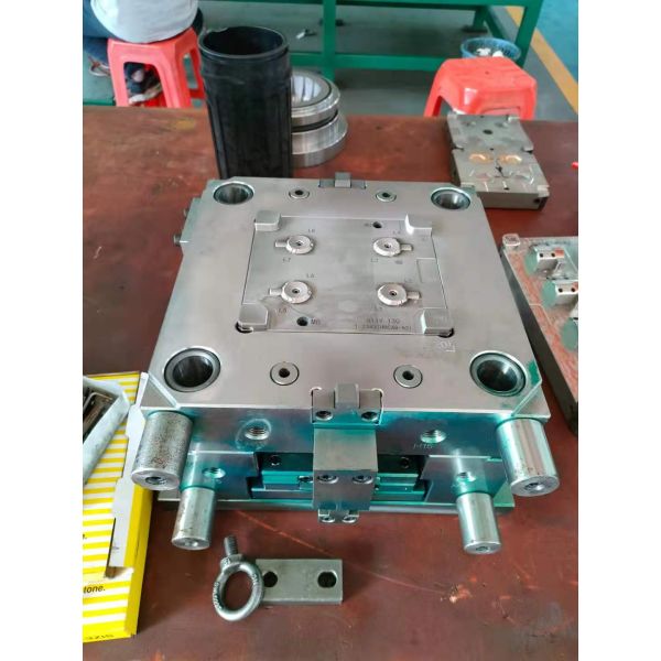 Custom ABS PP PS PBT Auto Plastic Parts Plastic Injection Tooling