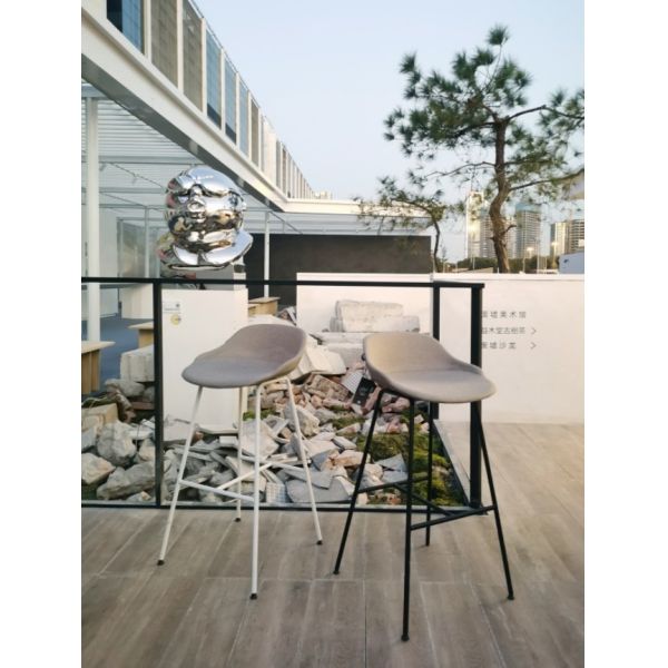 Elegant Grain Leather Counter Stools Powder Coated Steel Frame For Cafe