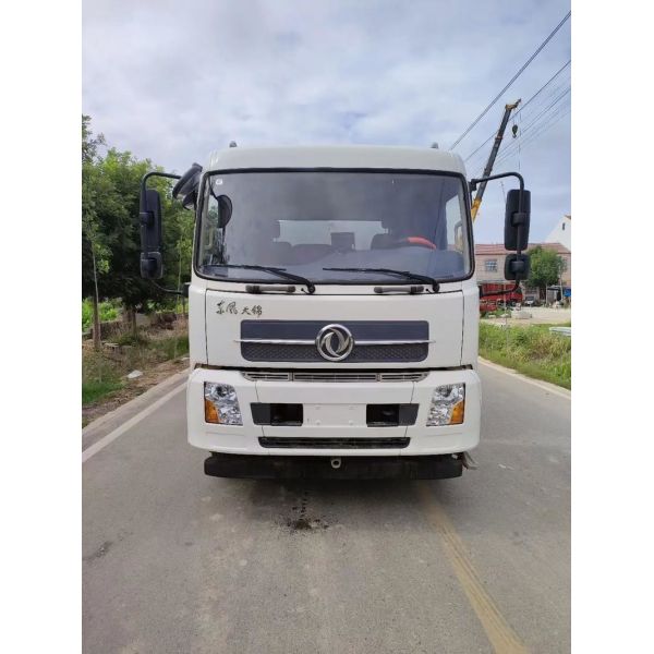 Camión cisterna usado DONGFENG TIANJI usado 4x2 15m3 para suministro de agua