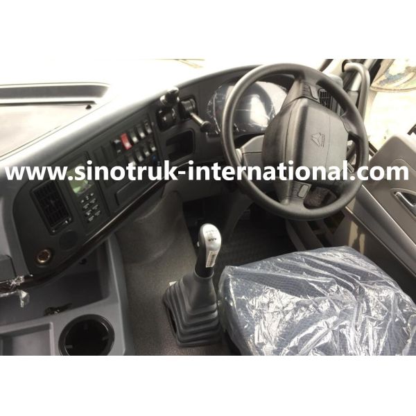 371HP SINOTRUK HOWO 6x4 RHD Tractor Truck ZZ4257S3241W