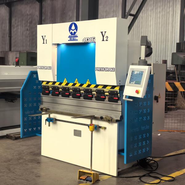 Freio de pressão hidráulica 2000mm Mesa de trabalho Servo Press Brake CNC Curvatura de chapa de metal