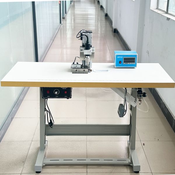 Industrial Grade Trademark Welding Machine, Power 2000W, Voltage 220V/110V