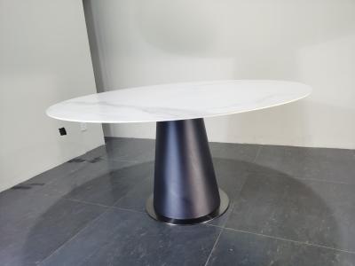 Table à manger métallique en marbre classique