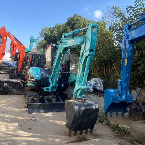 Excavateur Kobelco SK55 de 5 tonnes d'occasion avec cylindre hydraulique original en bon état