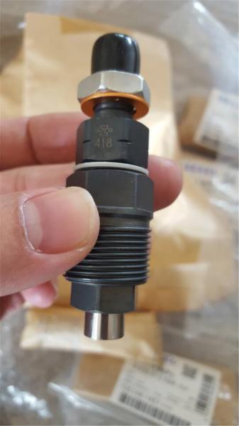 Supply ISUZU 4JG2  engine genuine spare parts Nozzle injector