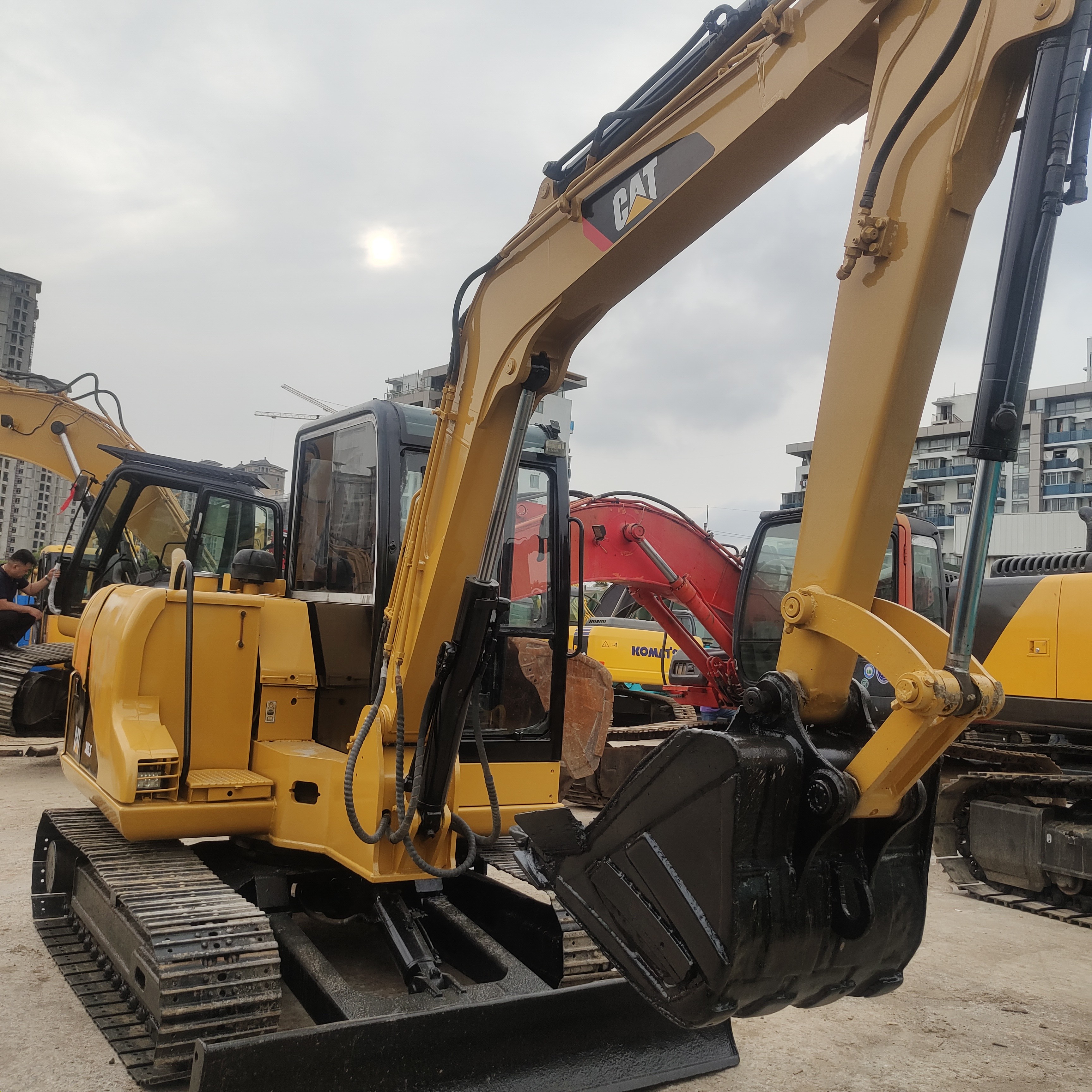 5 тонны ползучий тип CAT 305.5 Подержанные экскаваторы Хорошее качество