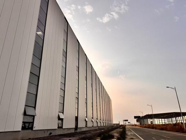 五つの主要な構造構成要素を持つ近代的な軽量鋼筋フレーム建設倉庫ビル