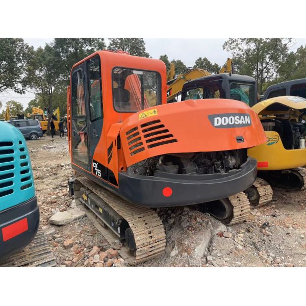 Original Paint Crawler Excavator Second Hand DOOSAN DX75 7.6 Ton