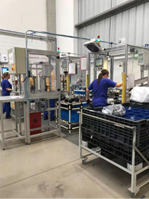 Machine de soudage par friction à rotation à haute efficacité 230V 16A 450*900*1100mm pour soudage en plastique