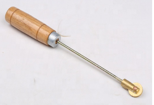 Wooden Handle Wheel Embedder With Small Gear of Bee Hive Equipment