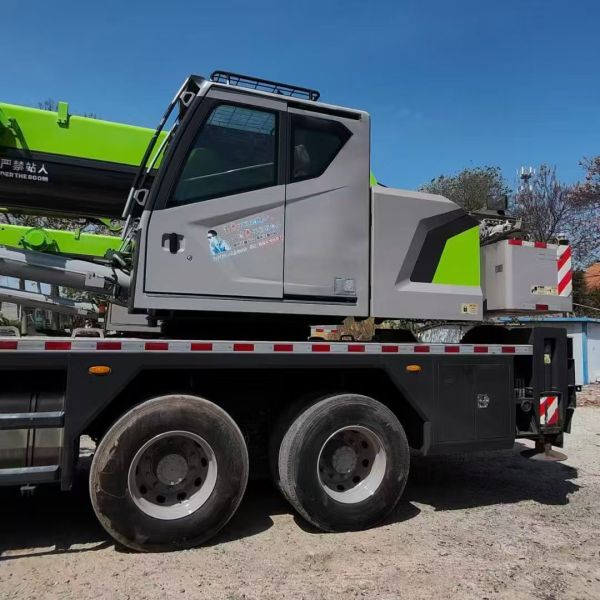 2021 Used Zoomlion Truck Crane ZTC252E 25 Ton Lifting Capacity Used Engineering Construction