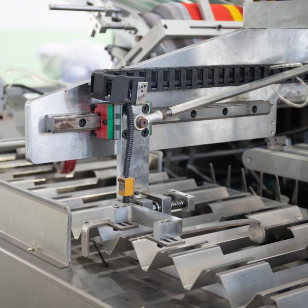 65 Caixas/min Eficiência de produção Máquina de embalagem de caixas de cartão para rolos de papel alumínio