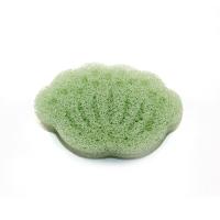 A cara vegetal macia natural do banho das crianças da forma lava a esponja Konjac especial