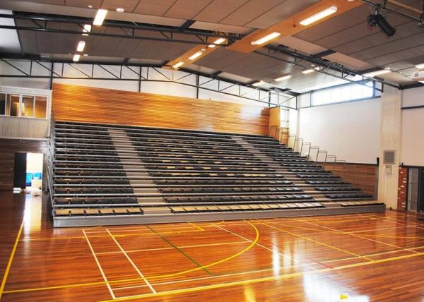 A bancada retrátil do estádio de futebol/bancada interna personalizada do Gym 500MM assenta o centro