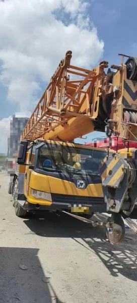 Équipement de levage hydraulique de 50 tonnes pour grue terrestre mobile avec une hauteur de levage maximale de 40 m