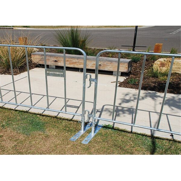 Temporary pesdetrain metal crowd control barrier fence safety for outdoor
