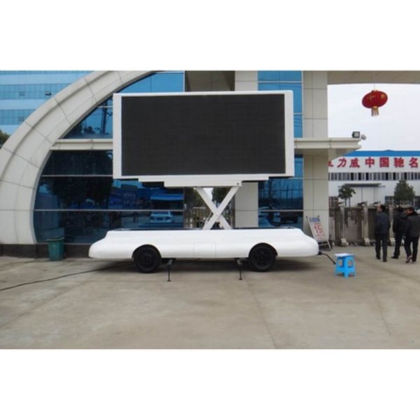 Traction Led Advertising Vehicle   2ton 4*2m LED Screen  Trailer Mobile Advertising Truck