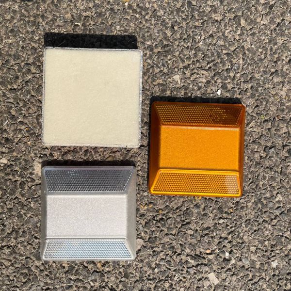 Highway Warning Raised Road Surface Solar Energy Road Stud Cat Eye Reflector