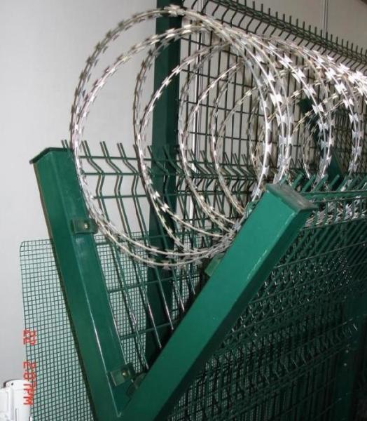 5.0mm Hot Dipped Galvanized Airport Security Fencing Razor Barbed Wire Anti Climb