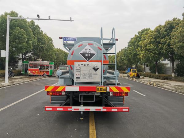 Speed 11 CBM 8x4 Sinotruk HOWO Cargo Truck For Corrosive Goods Transportation