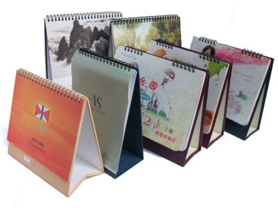 Le papier d'art, papier enduit, papier spécial, papier d'emballage a adapté le service aux besoins du client d'impression de calendrier