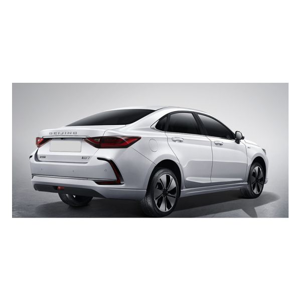 PÉKIN EU7 Les voitures électriques de taille moyenne ont une autonomie de croisière de 475 km pour les appels en ligne