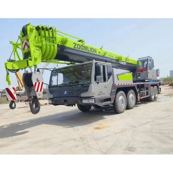 Used CRANE ZOOMLION 90ton  90% new,low hours,original brand