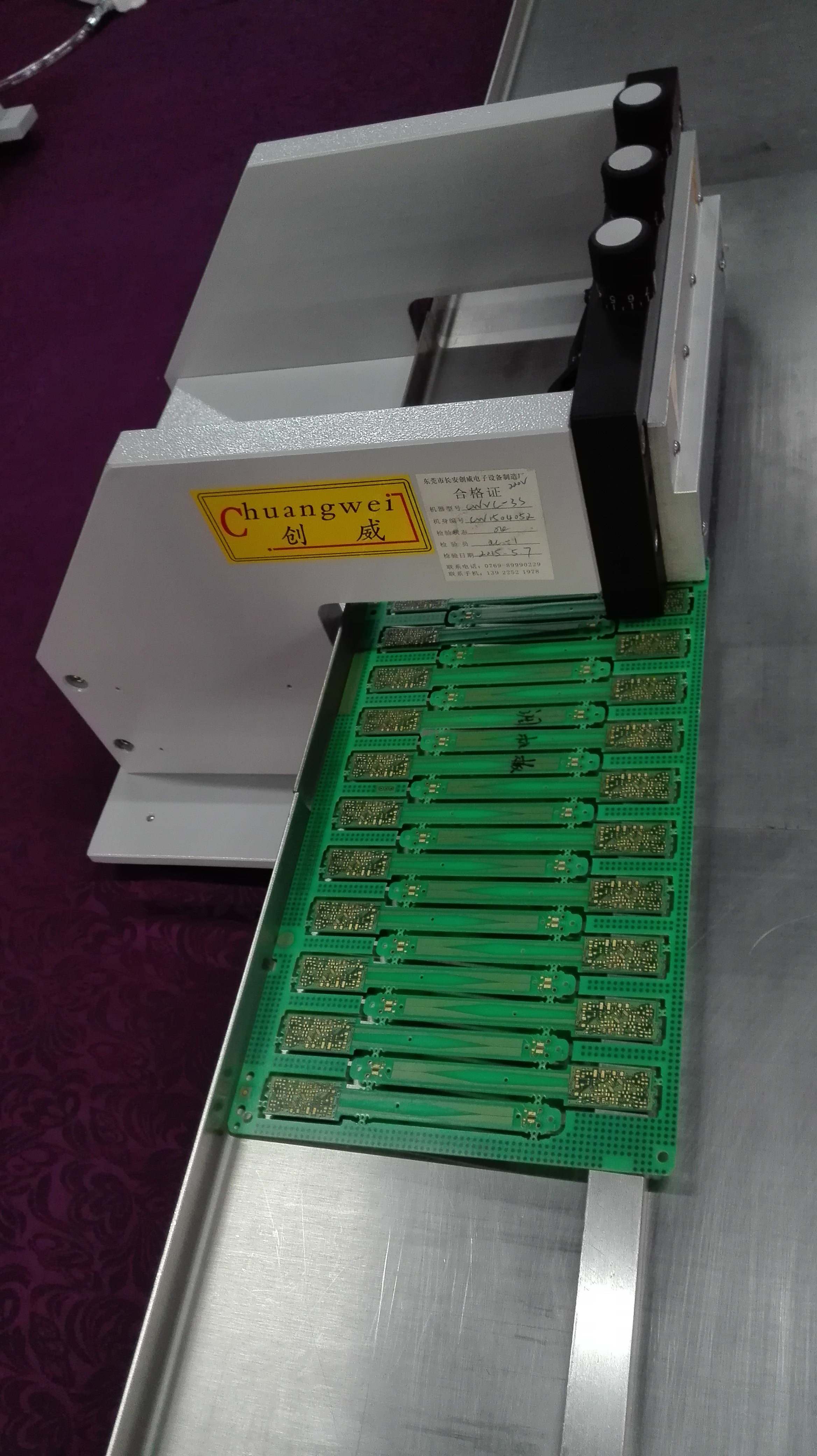 Профессиональный депанелизатор PCB с регулируемой скоростью и толщиной для светодиодных панелей